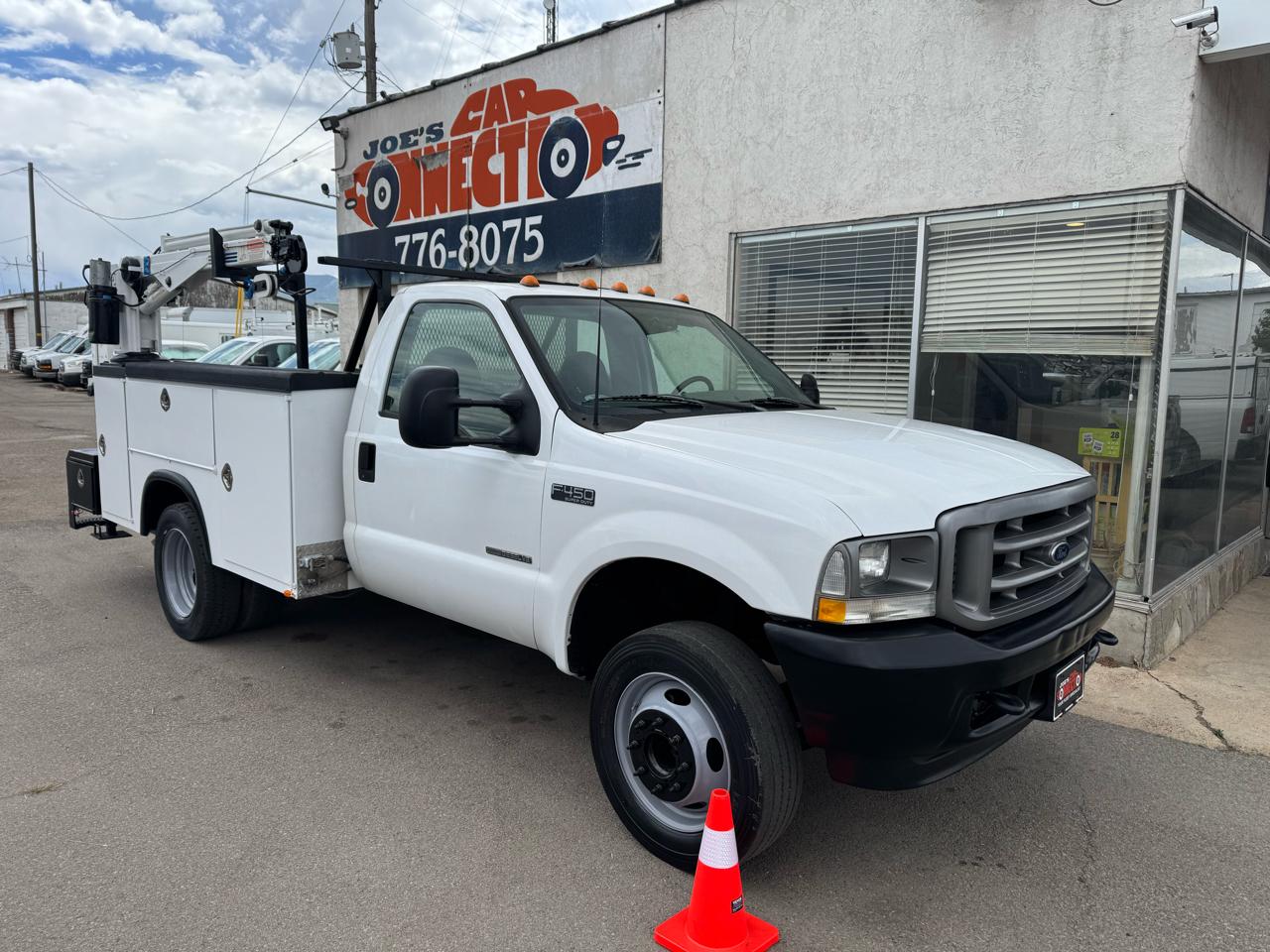 Ford Super Duty F-450 DRW Reg Cab 141" WB 60" CA XLT 2002