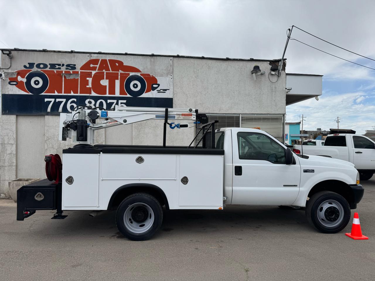 Ford Super Duty F-450 DRW Reg Cab 141" WB 60" CA XLT 2002