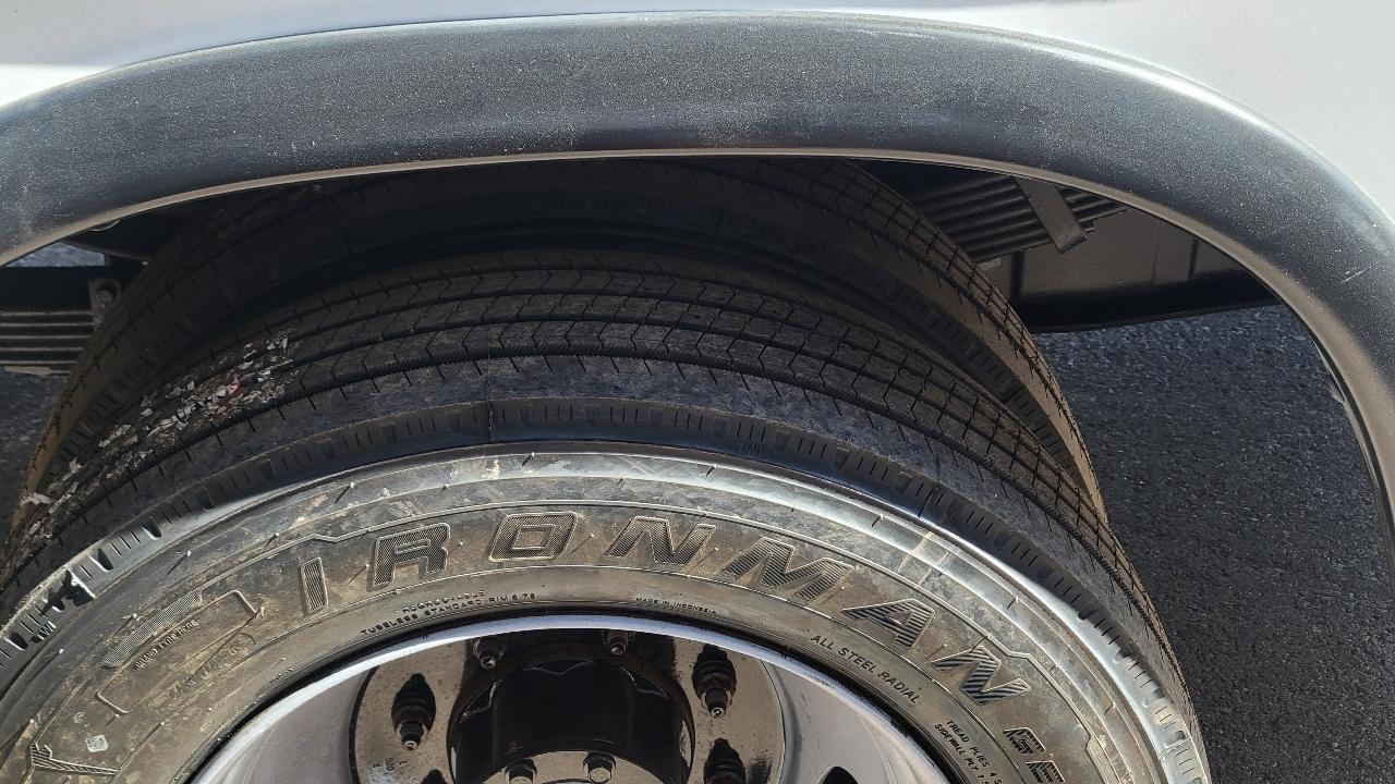 Ford Super Duty F-450 DRW Reg Cab 141" WB 60" CA XLT 2002