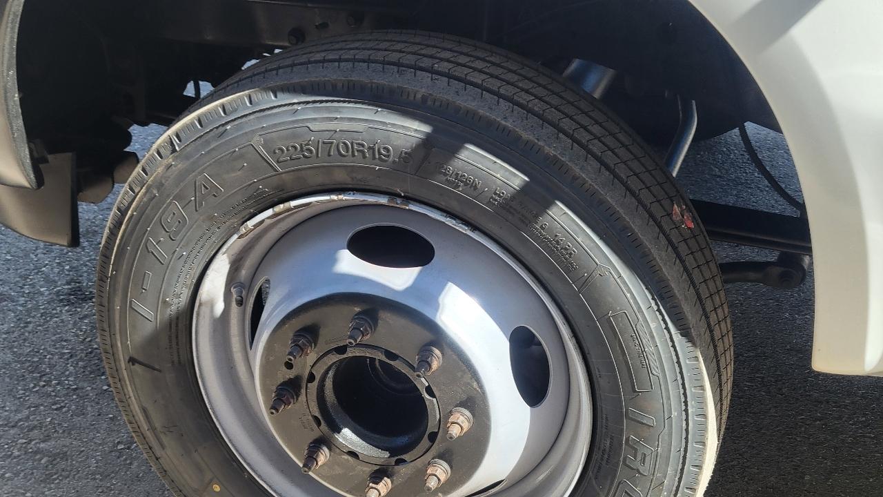 Ford Super Duty F-450 DRW Reg Cab 141" WB 60" CA XLT 2002