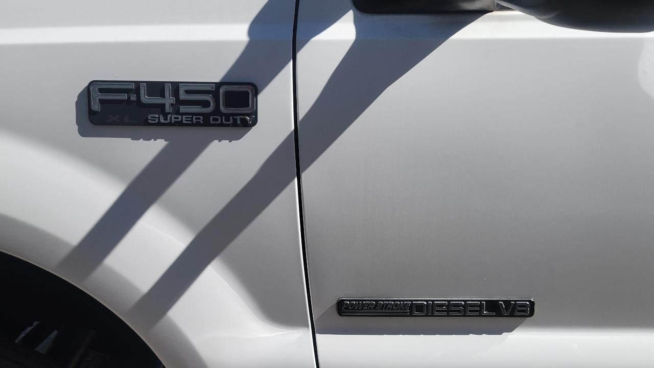 Ford Super Duty F-450 DRW Reg Cab 141" WB 60" CA XLT 2002