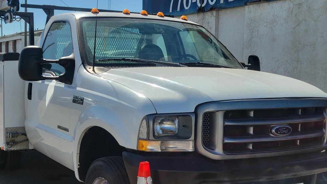 Ford Super Duty F-450 DRW Reg Cab 141" WB 60" CA XLT 2002