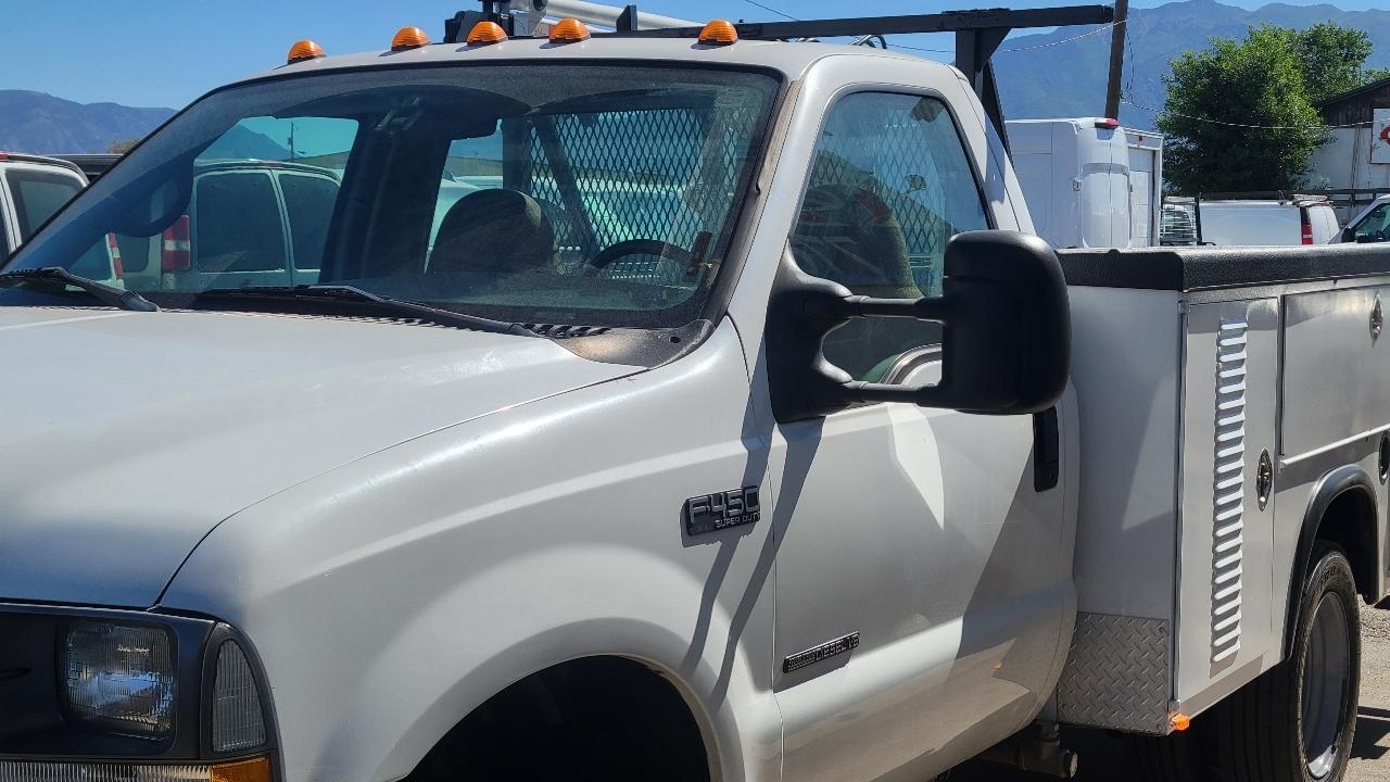 Ford Super Duty F-450 DRW Reg Cab 141" WB 60" CA XLT 2002