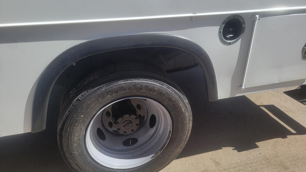 Ford Super Duty F-450 DRW Reg Cab 141" WB 60" CA XLT 2002