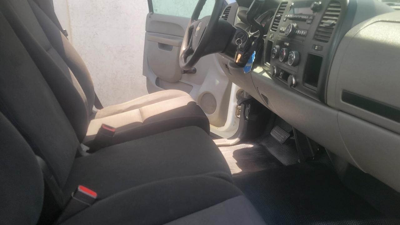 Chevrolet Silverado 2500HD 2WD Reg Cab 133.7" Work Truck 2013