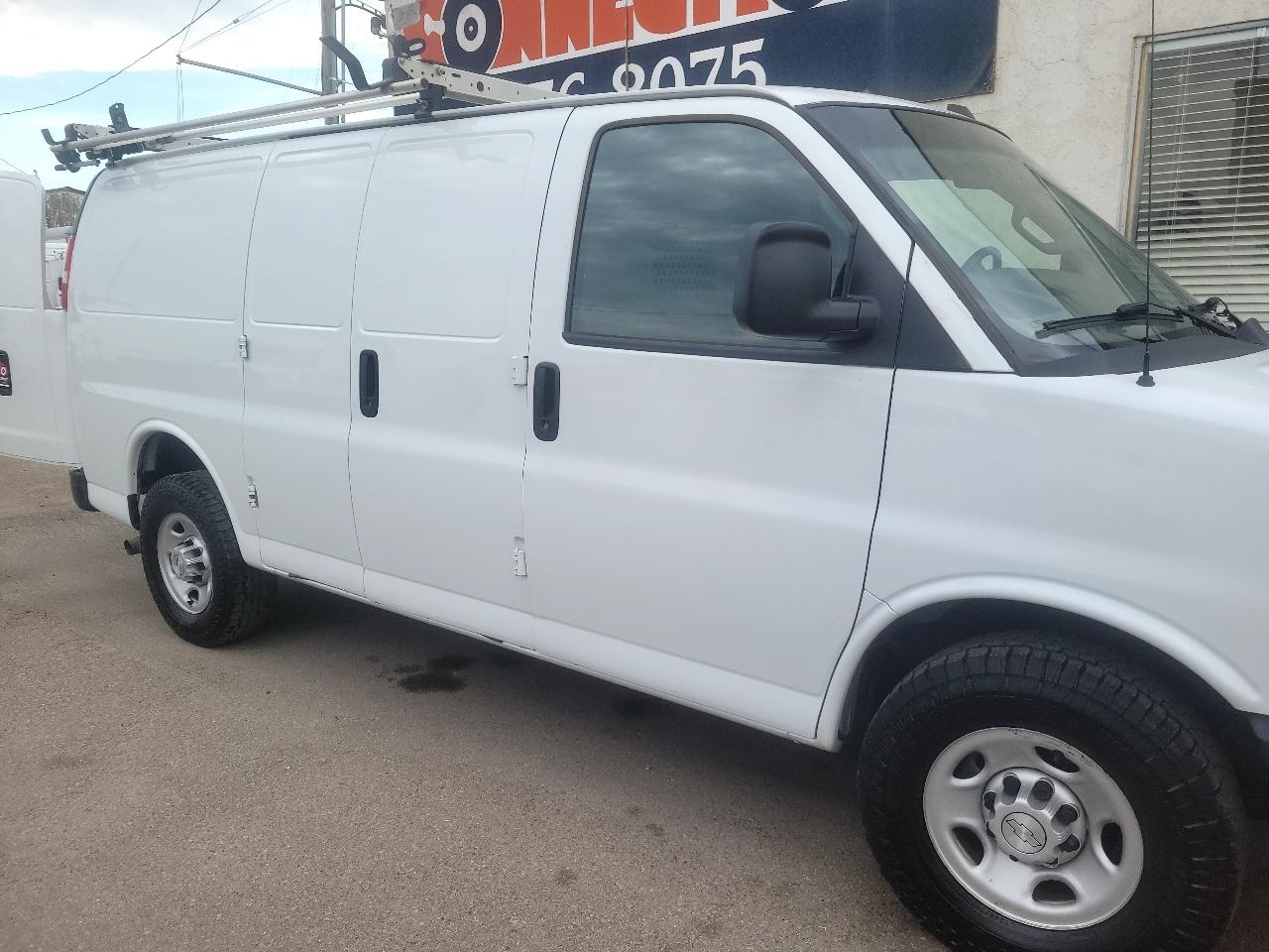 Chevrolet Express Cargo Van RWD 3500 135" 2019