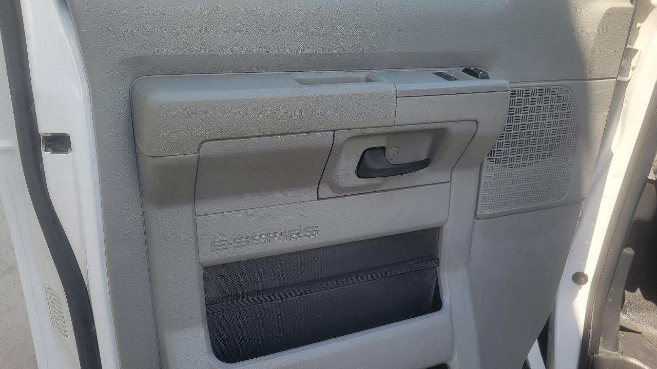 Ford Econoline Commercial Cutaway E-350 Super Duty 138" SRW 2014