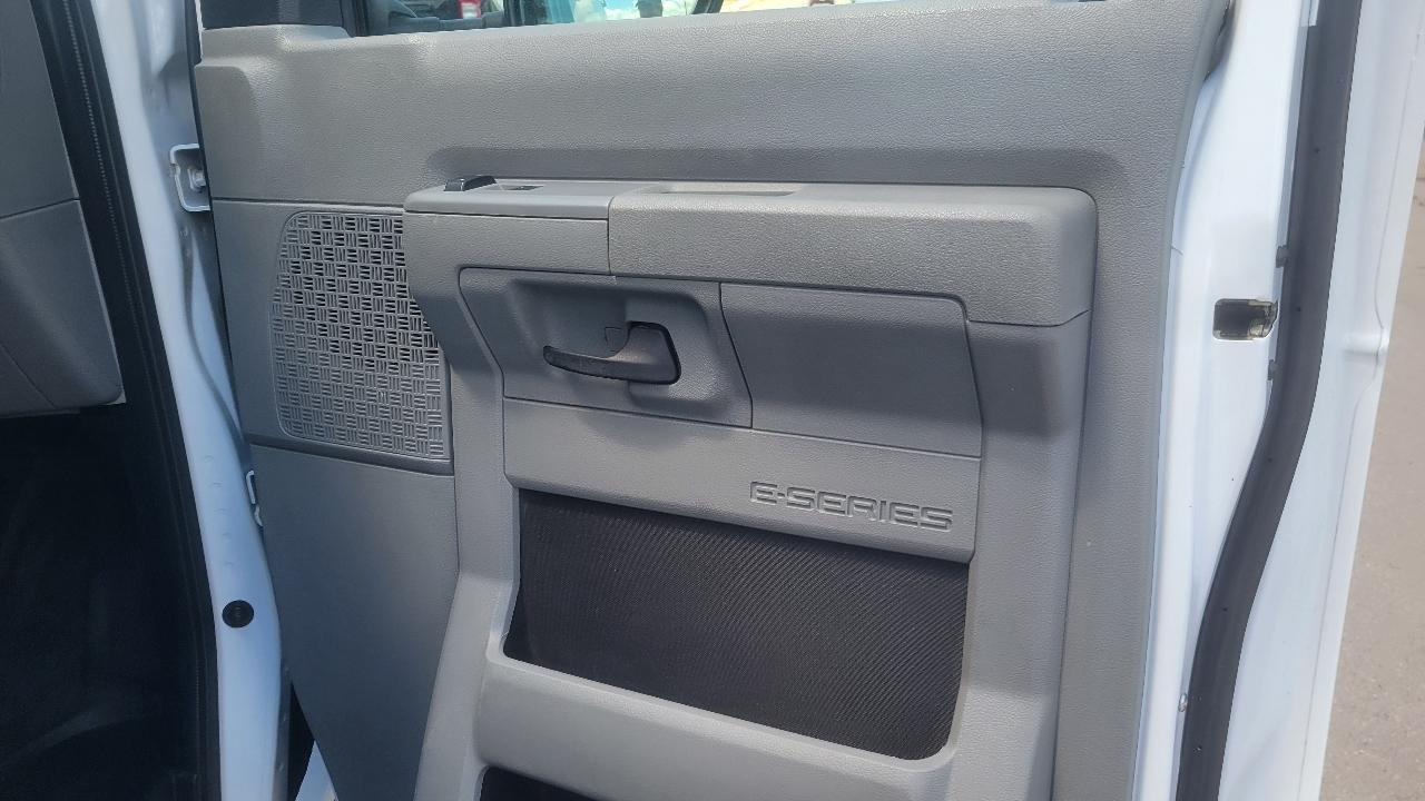 Ford Econoline Commercial Cutaway E-350 Super Duty 138" SRW 2014