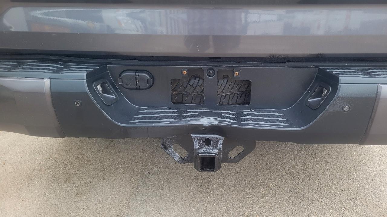 Toyota Tundra 4WD Limited Double Cab 6.5' Bed 5.7L (Natl) 2017