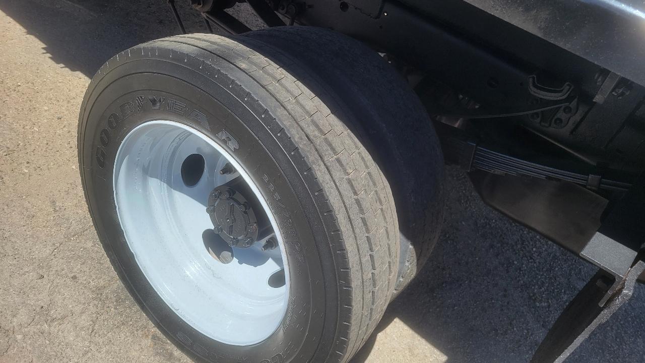 Ford Super Duty F-450 DRW XLT 4WD Reg Cab 169" WB 84" CA 2017