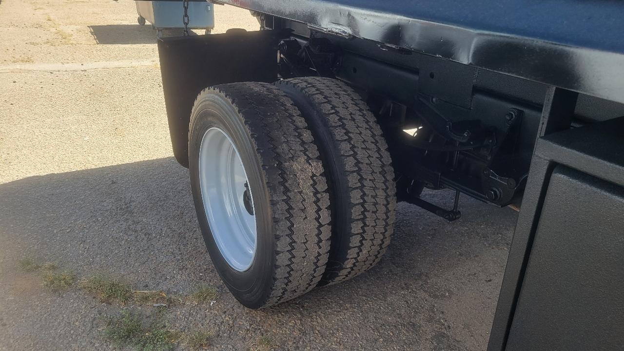 Ford Super Duty F-450 DRW XLT 4WD Reg Cab 169" WB 84" CA 2017