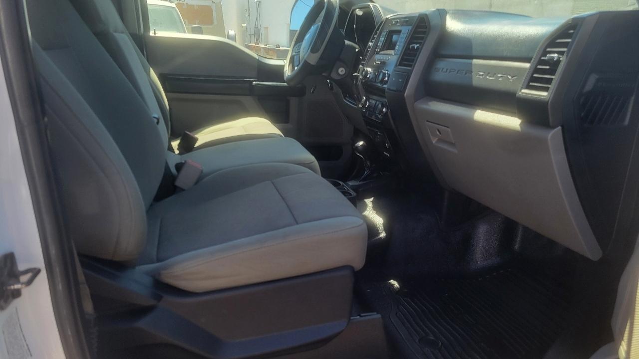 Ford Super Duty F-450 DRW XLT 4WD Reg Cab 169" WB 84" CA 2017