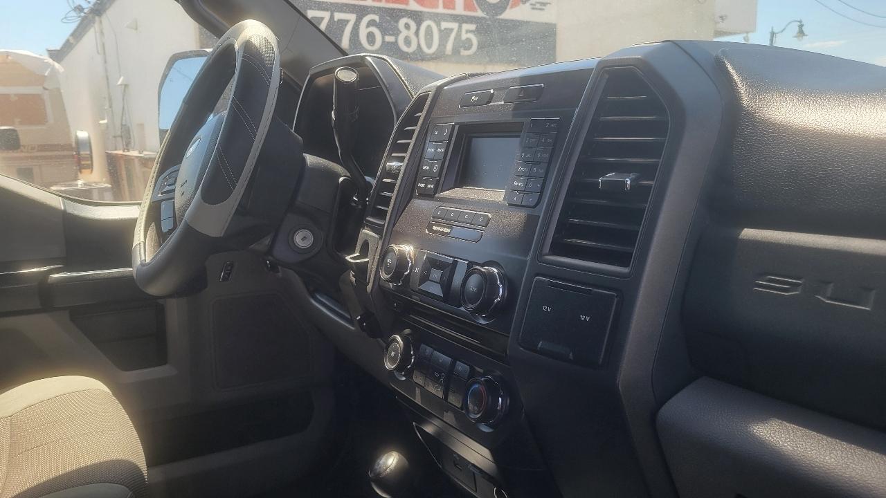 Ford Super Duty F-450 DRW XLT 4WD Reg Cab 169" WB 84" CA 2017