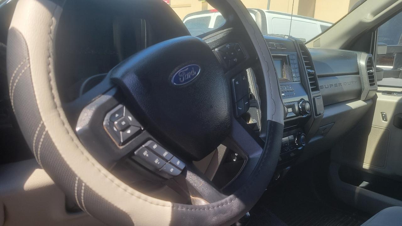 Ford Super Duty F-450 DRW XLT 4WD Reg Cab 169" WB 84" CA 2017