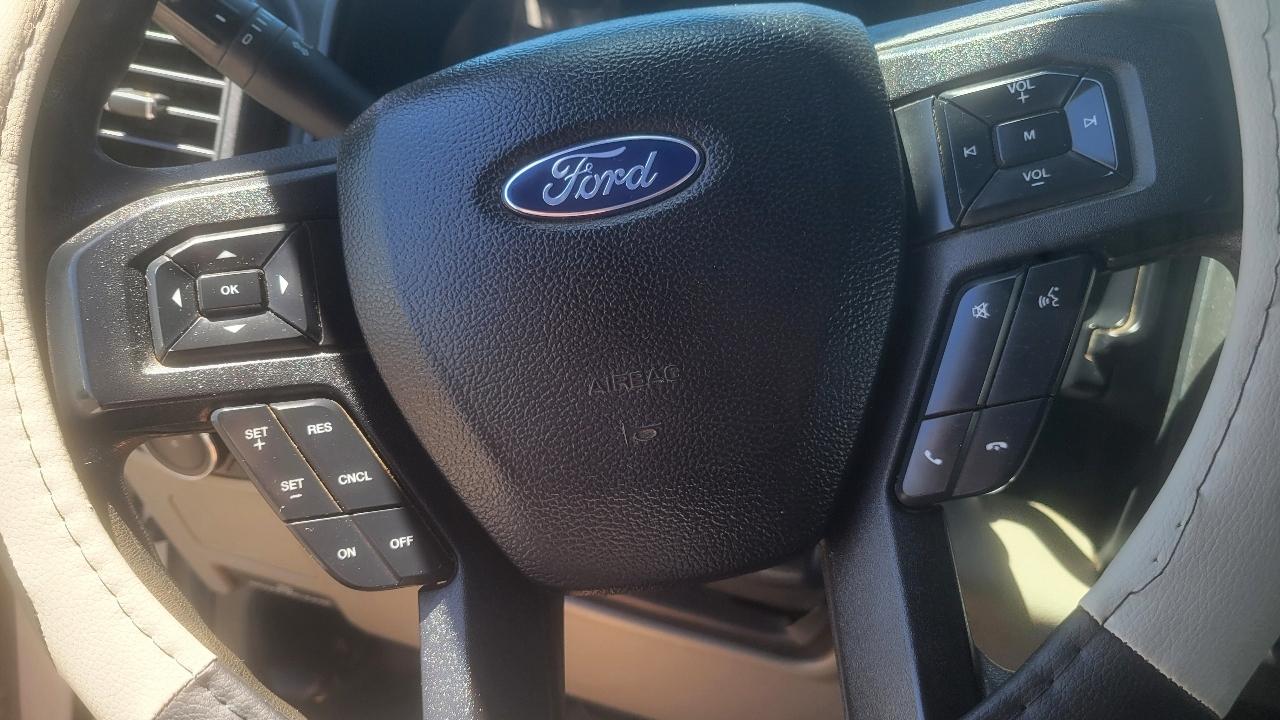 Ford Super Duty F-450 DRW XLT 4WD Reg Cab 169" WB 84" CA 2017