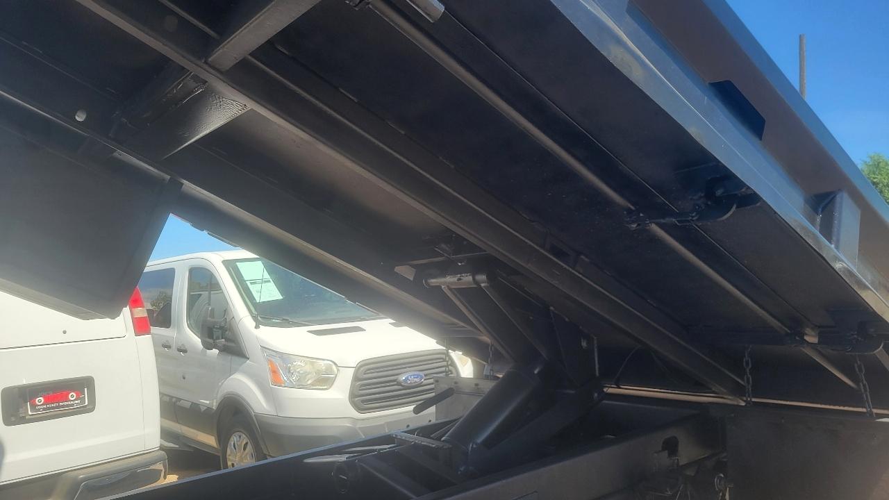 Ford Super Duty F-450 DRW XLT 4WD Reg Cab 169" WB 84" CA 2017