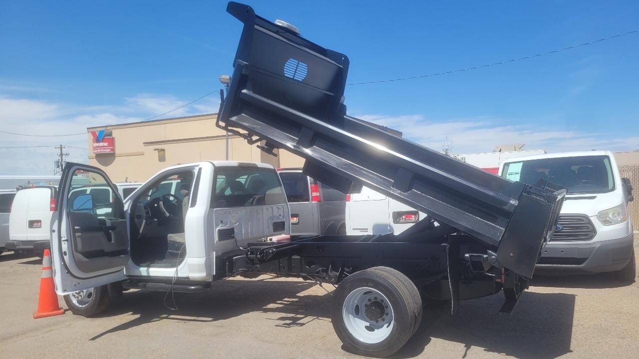 Ford Super Duty F-450 DRW XLT 4WD Reg Cab 169" WB 84" CA 2017