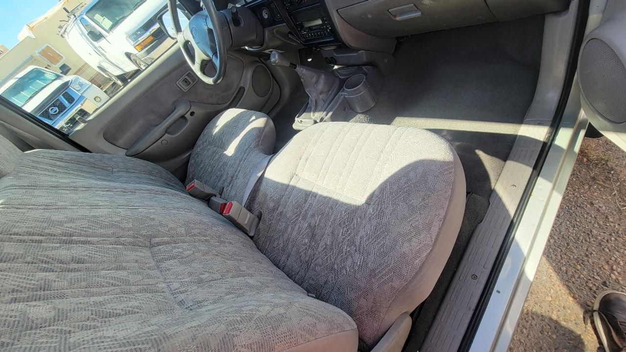 Toyota Tacoma Reg Cab Manual (Natl) 2004