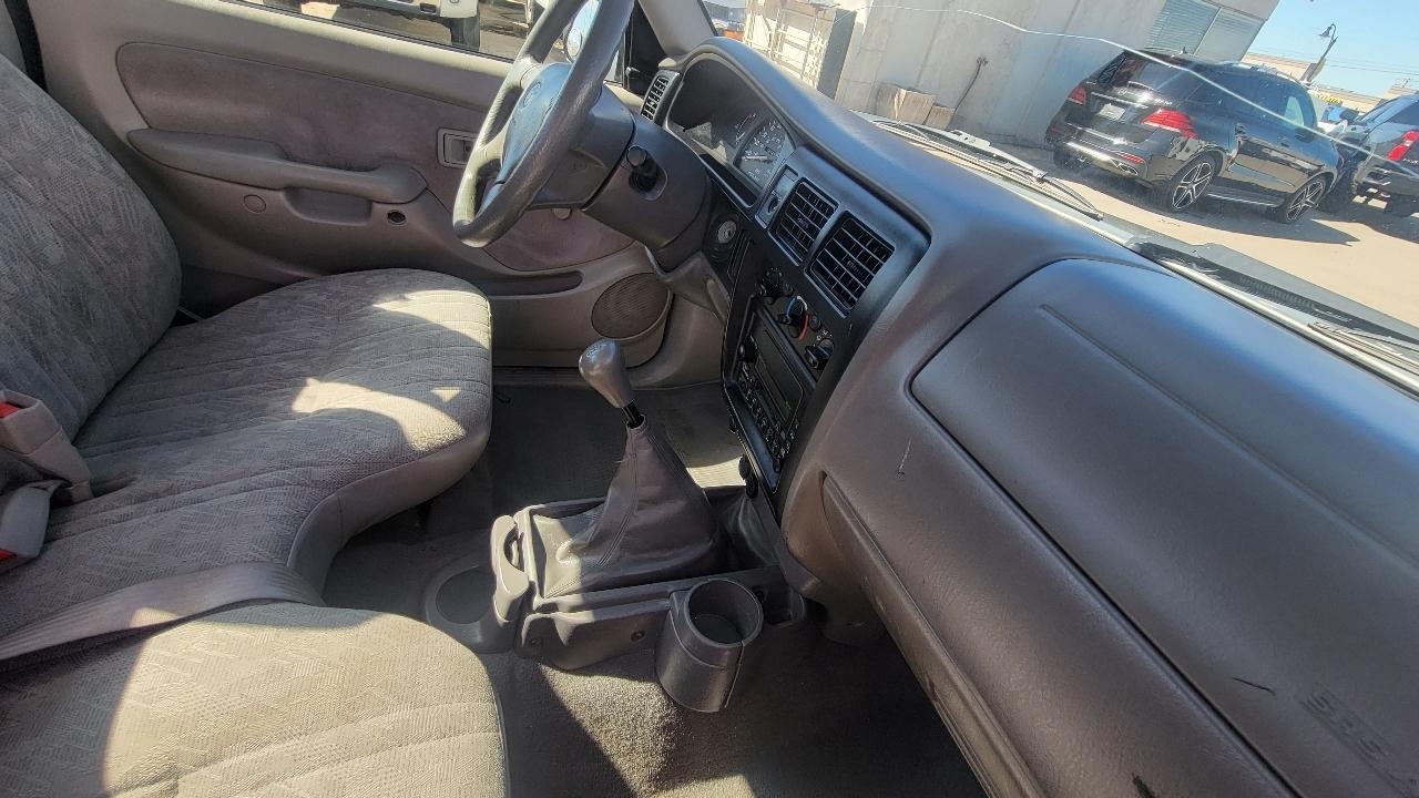 Toyota Tacoma Reg Cab Manual (Natl) 2004