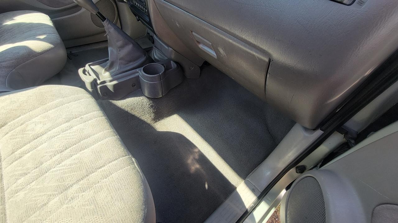 Toyota Tacoma Reg Cab Manual (Natl) 2004