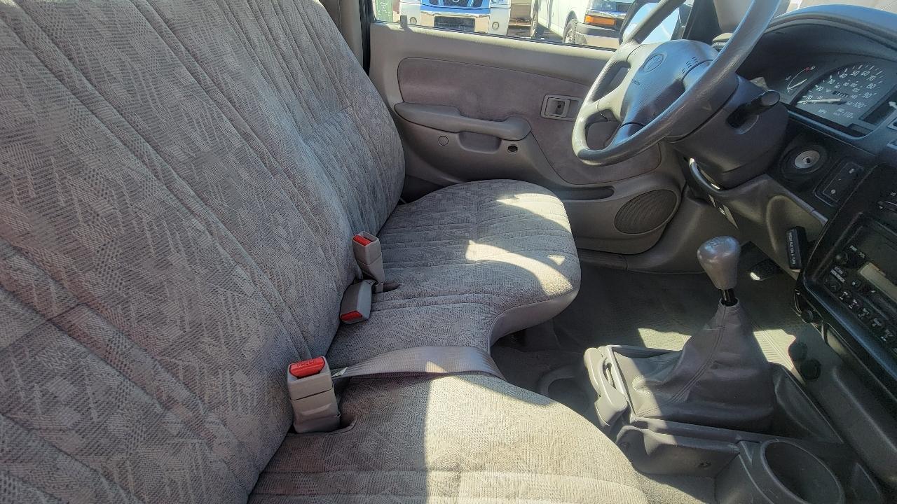 Toyota Tacoma Reg Cab Manual (Natl) 2004