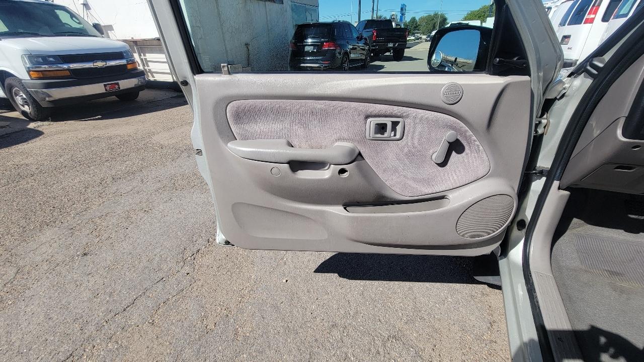 Toyota Tacoma Reg Cab Manual (Natl) 2004