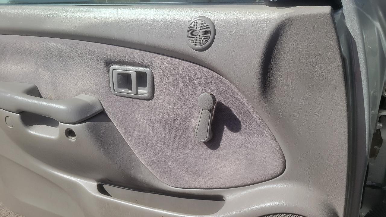 Toyota Tacoma Reg Cab Manual (Natl) 2004