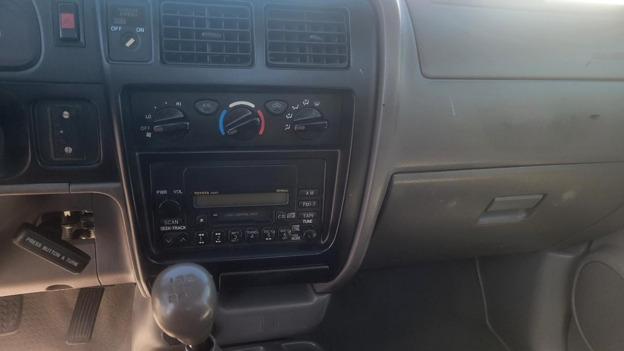 Toyota Tacoma Reg Cab Manual (Natl) 2004