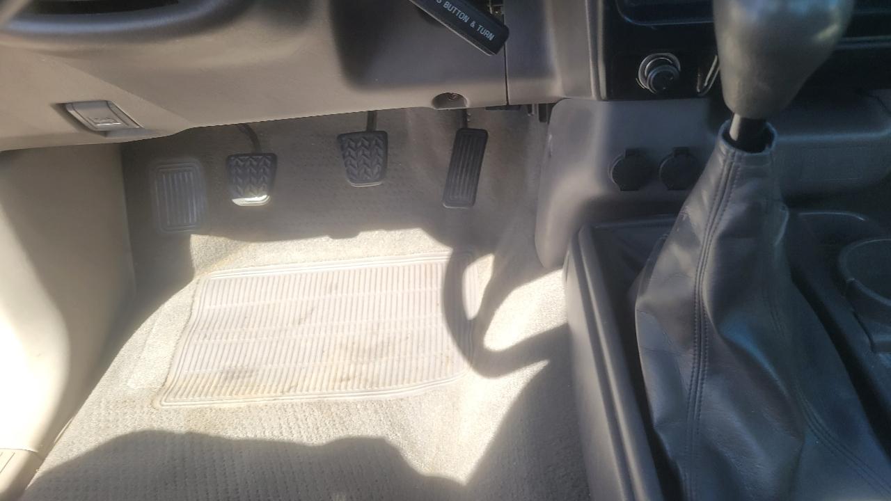 Toyota Tacoma Reg Cab Manual (Natl) 2004