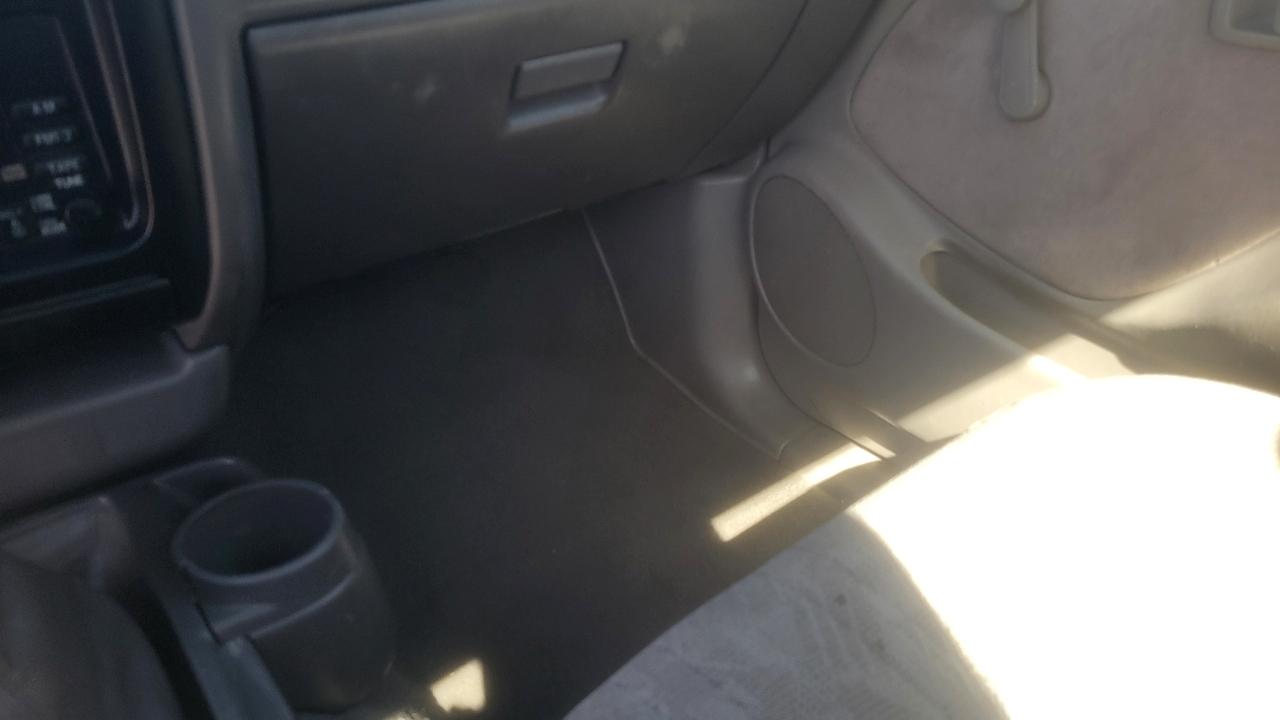 Toyota Tacoma Reg Cab Manual (Natl) 2004