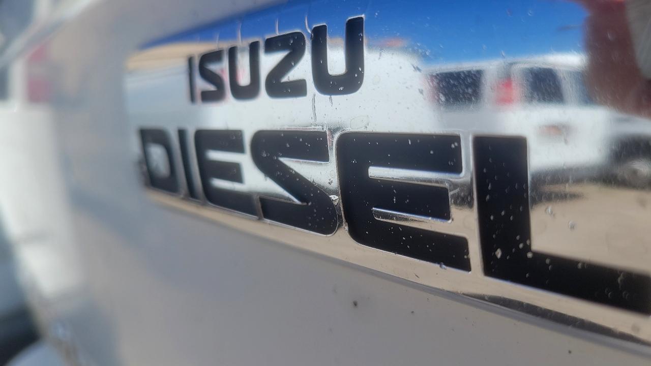Isuzu NPR DSL REG AT 109" WB RED CAB IBT AIR PWL 2015