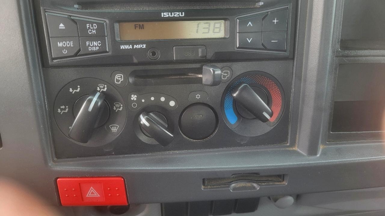 Isuzu NPR HD REG 109" WB RED CAB IBT AIR PWL 2015