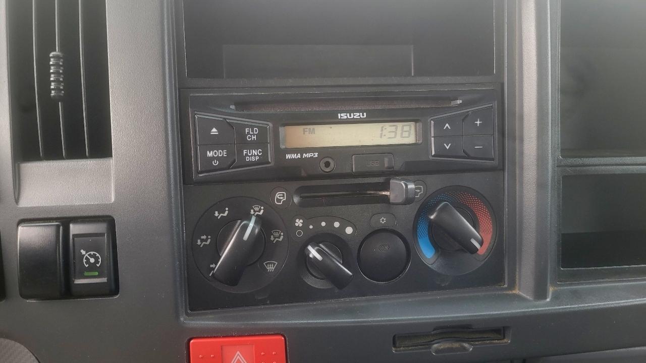 Isuzu NPR HD REG 109" WB RED CAB IBT AIR PWL 2015