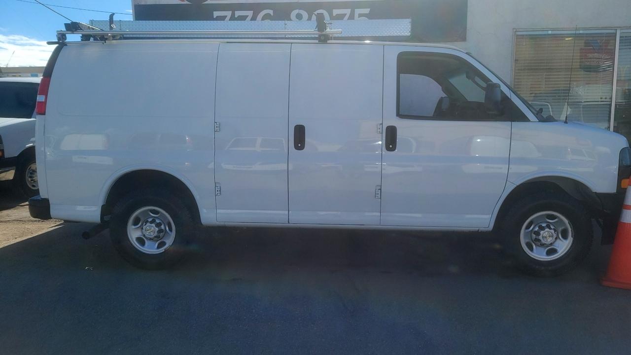 Chevrolet Express Cargo Van RWD 2500 135" 2020