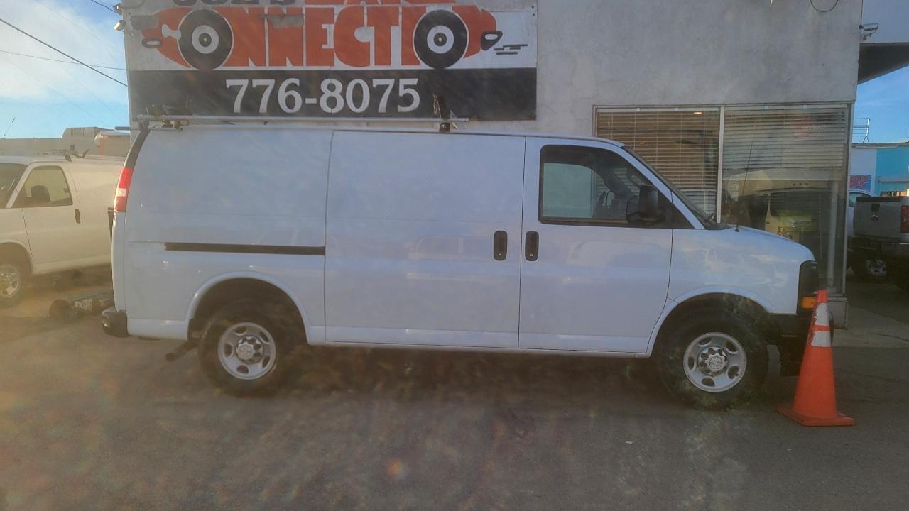 Chevrolet Express Cargo Van RWD 2500 135" 2017