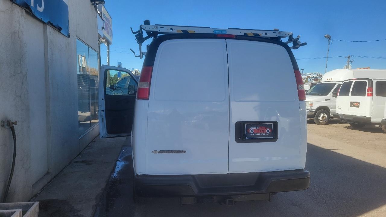 Chevrolet Express Cargo Van RWD 2500 135" 2017