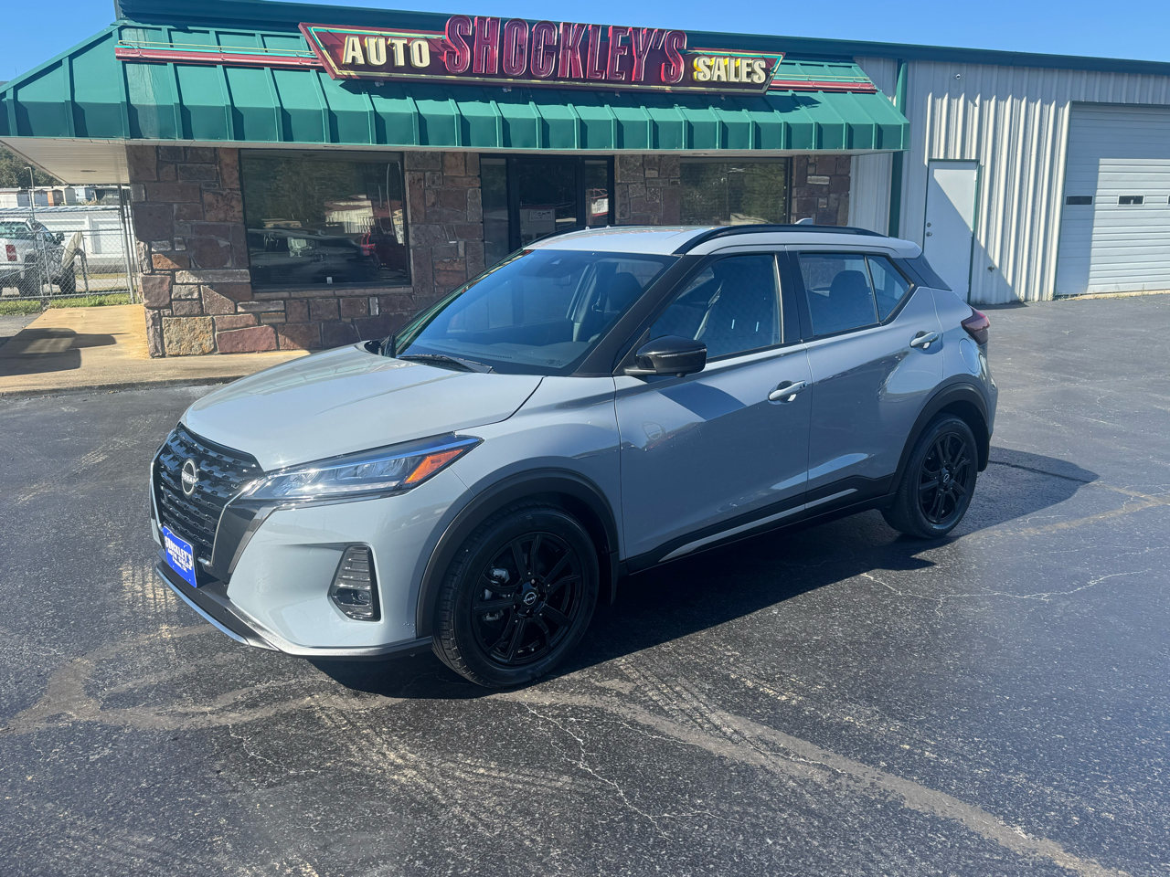 2023 Nissan Kicks SR FWD