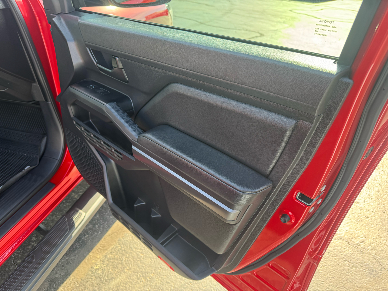 Toyota Tacoma 4WD SR5 Double Cab 6' Bed AT (Natl) 2025