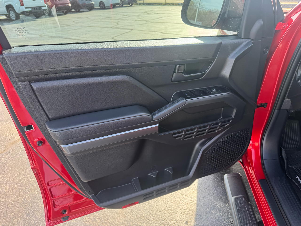 Toyota Tacoma 4WD SR5 Double Cab 6' Bed AT (Natl) 2025