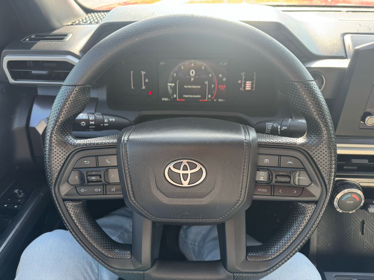 Toyota Tacoma 4WD SR5 Double Cab 6' Bed AT (Natl) 2025