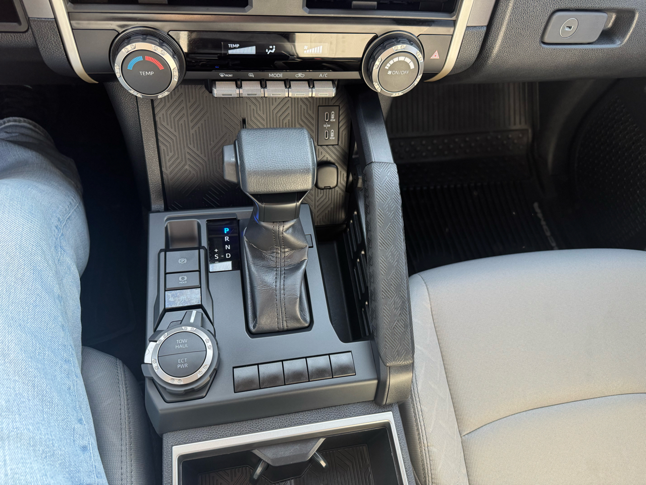 Toyota Tacoma 4WD SR5 Double Cab 6' Bed AT (Natl) 2025