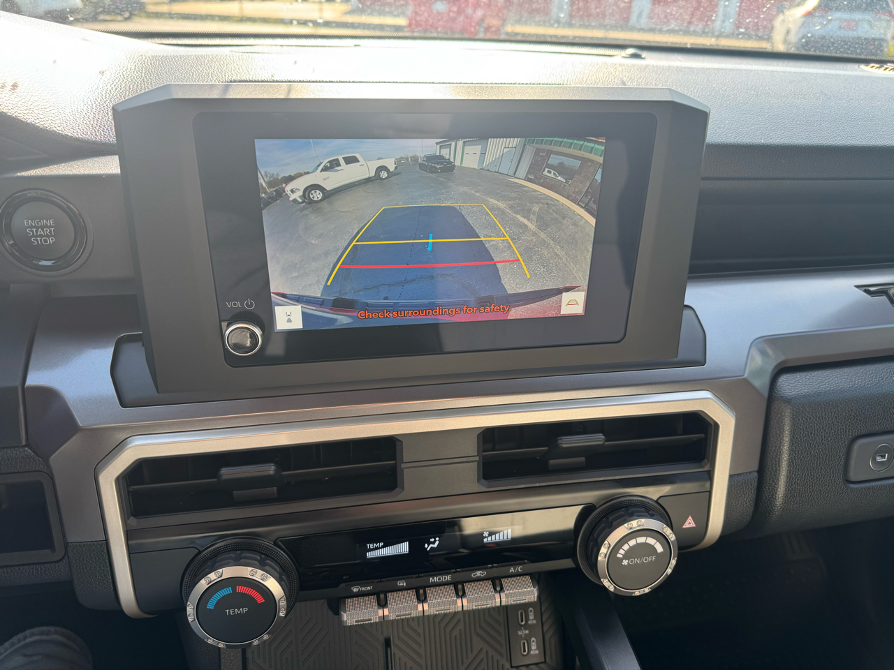 Toyota Tacoma 4WD SR5 Double Cab 6' Bed AT (Natl) 2025