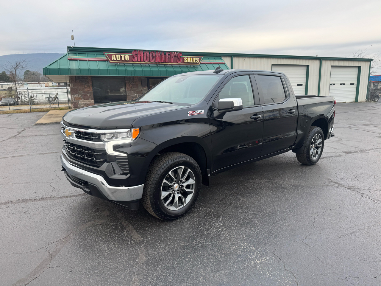 2025 Chevrolet Silverado 1500 4WD Crew Cab 147" LT w/1LT