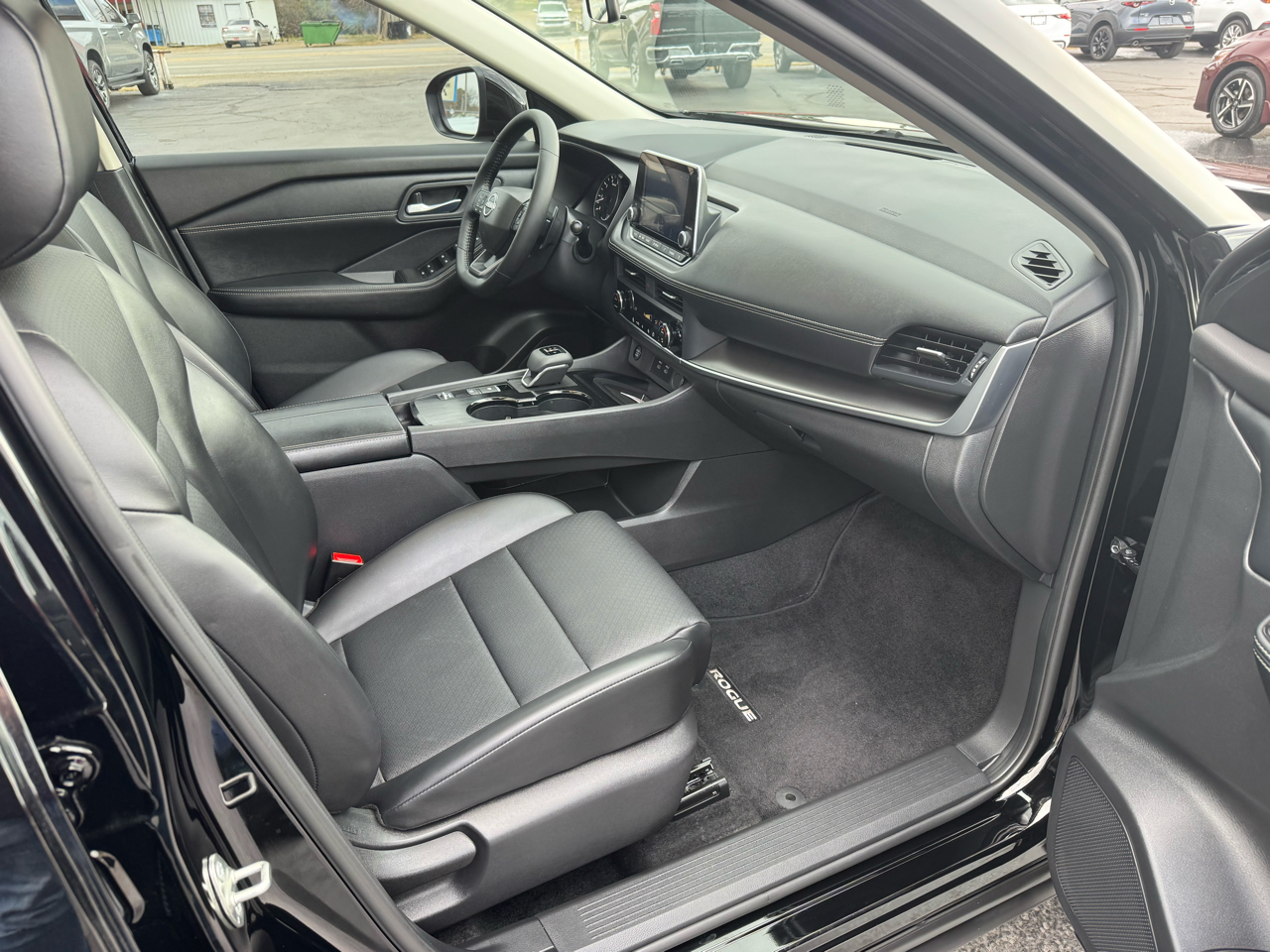 Nissan Rogue FWD SV 2025