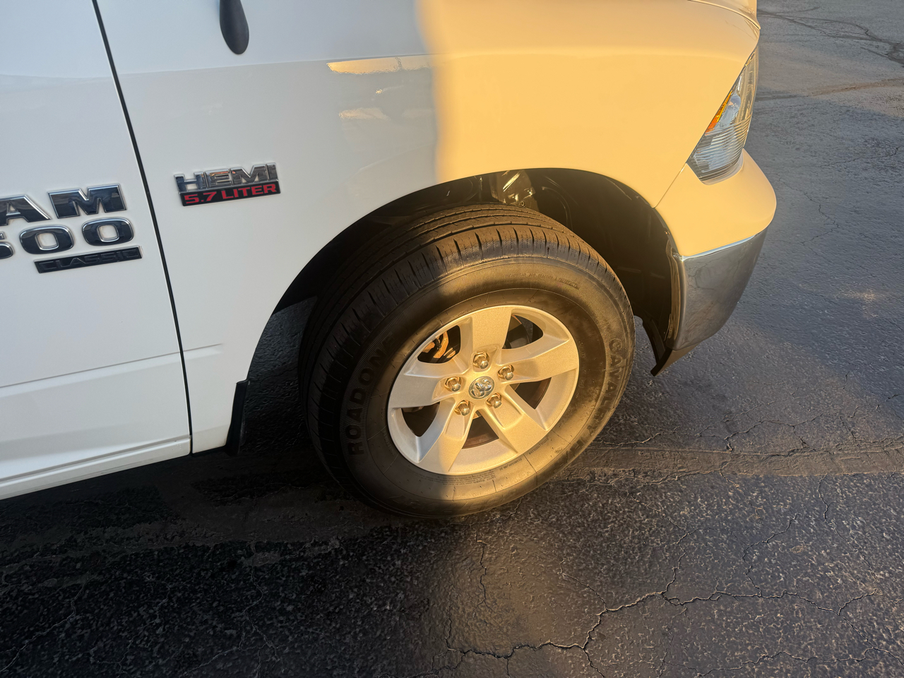 RAM 1500 Classic SLT 4x2 Crew Cab 6'4" Box 2020