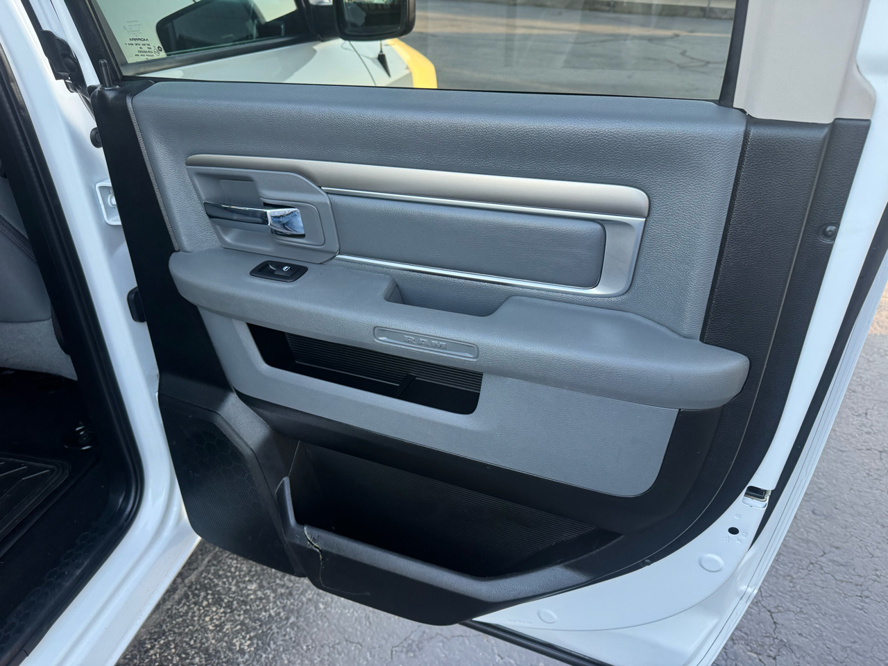 RAM 1500 Classic SLT 4x2 Crew Cab 6'4" Box 2020