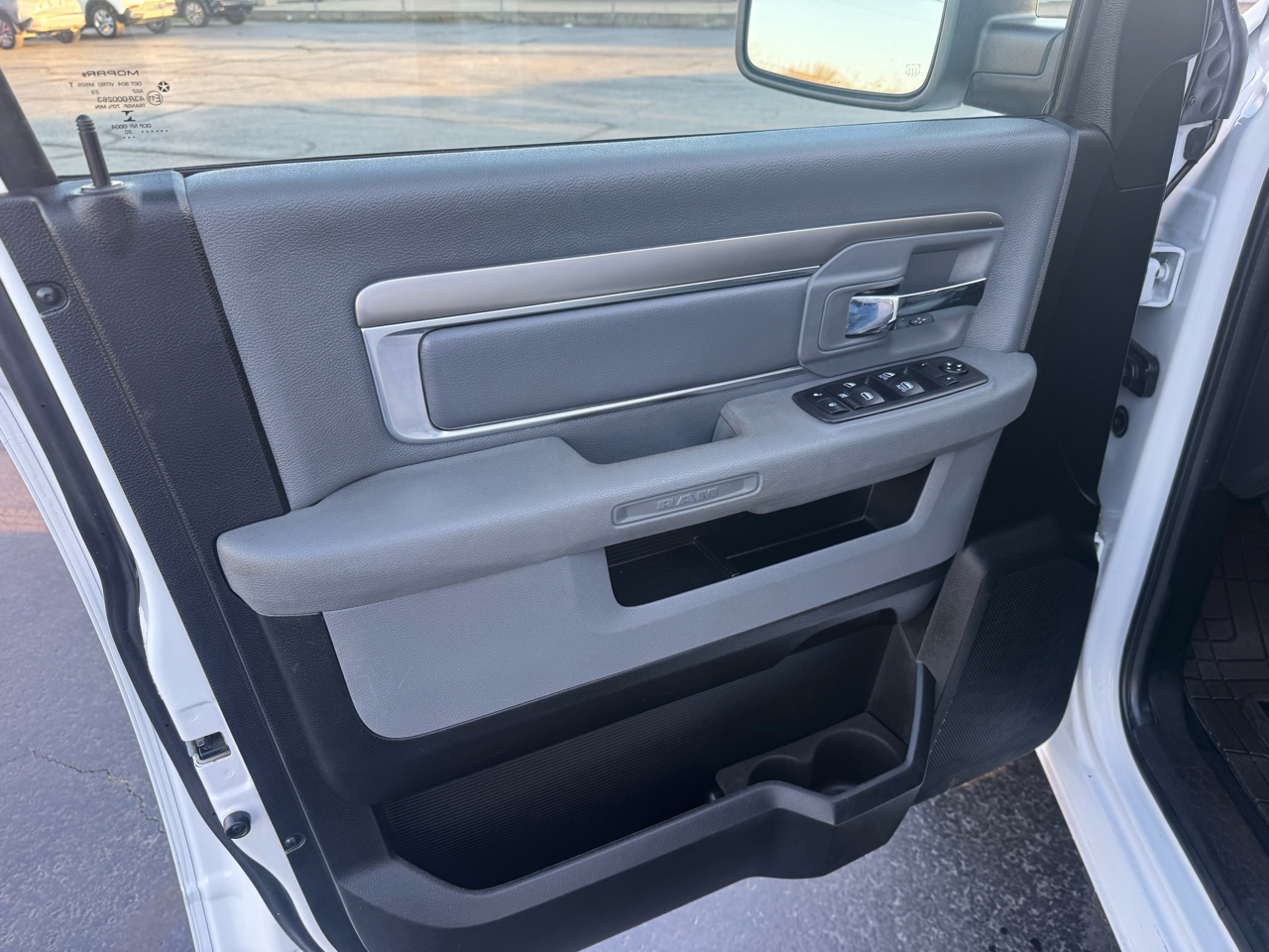 RAM 1500 Classic SLT 4x2 Crew Cab 6'4" Box 2020