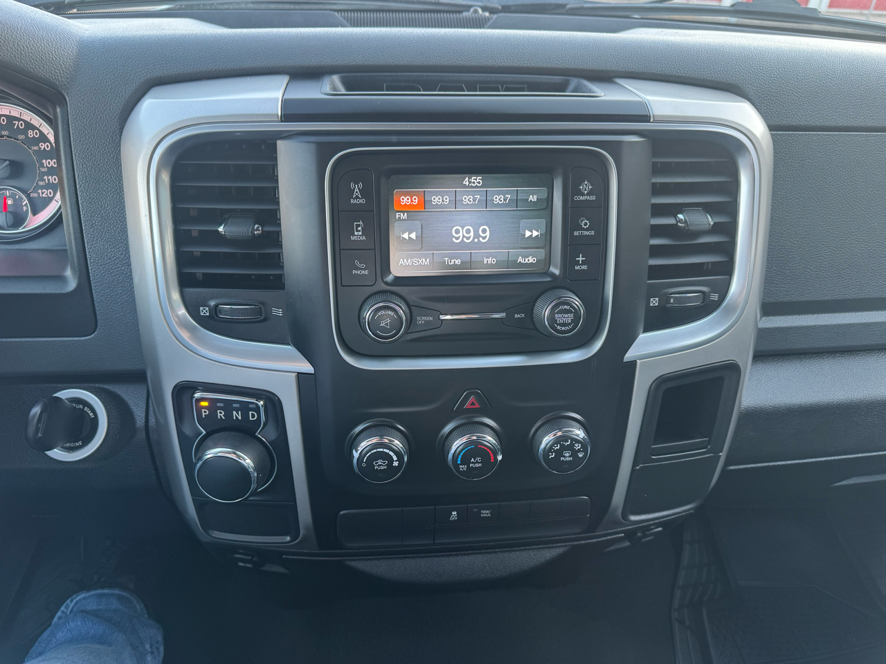 RAM 1500 Classic SLT 4x2 Crew Cab 6'4" Box 2020