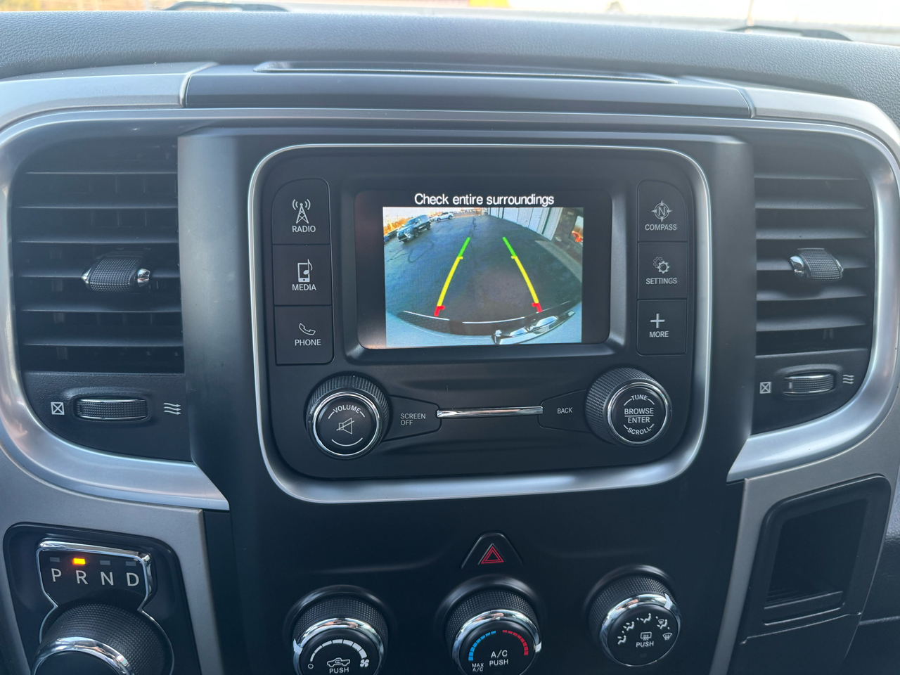 RAM 1500 Classic SLT 4x2 Crew Cab 6'4" Box 2020