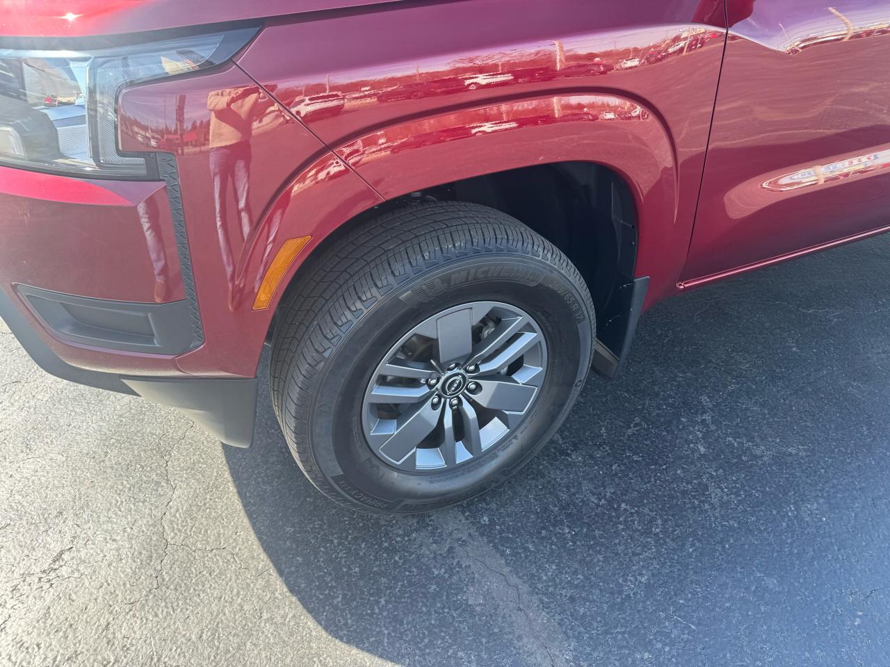 Nissan Frontier Crew Cab 4x4 SV 2025